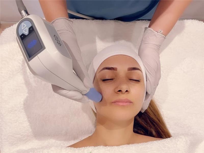 Anti-aging facial therapy